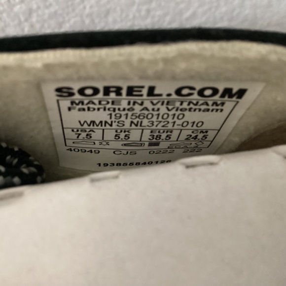 SOREL Emelie Genuine Shearling Short Lace-Up Boot (Women), size 7.5 - Picture 4 of 11